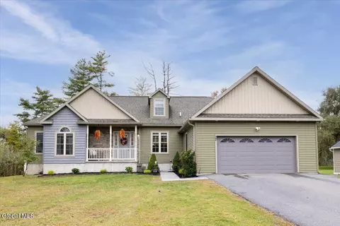 32 Locust Grove Rd, Saratoga Springs, NY 12866