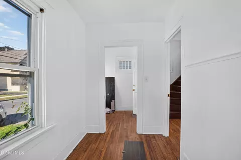 Entry Way - 413 Summit Ave, Schenectady, NY 12307 photo 1 of 10