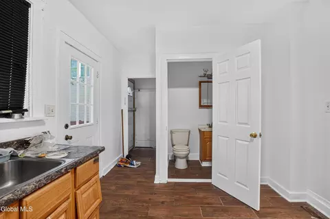 Entry Way - 413 Summit Ave, Schenectady, NY 12307 photo 7 of 10