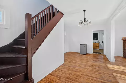 Entry Way - 413 Summit Ave, Schenectady, NY 12307 photo 3 of 10