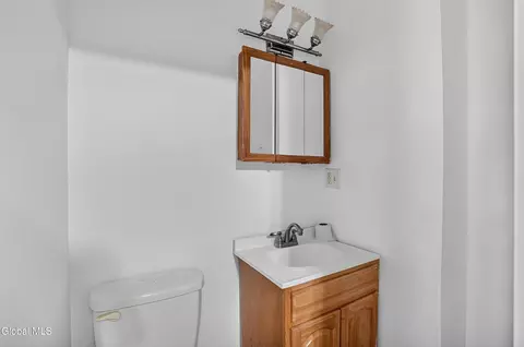 Bath - 413 Summit Ave, Schenectady, NY 12307 photo 1 of 3
