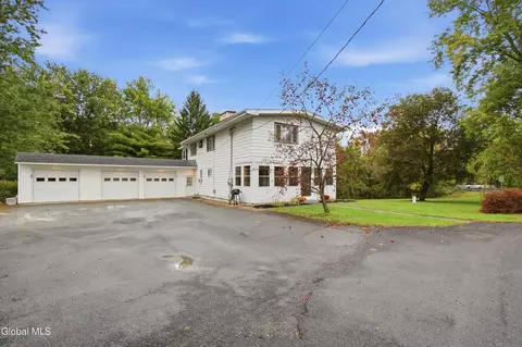51 E Hill Rd, Schodack, NY 12063