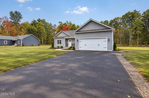 10 Wolfe Rd, Queensbury, NY 12804