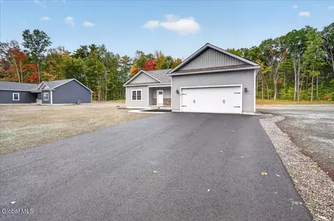 10 Wolfe Rd, Queensbury, NY 12804