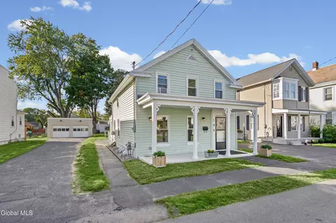 18 7th St, Waterford, NY 12188