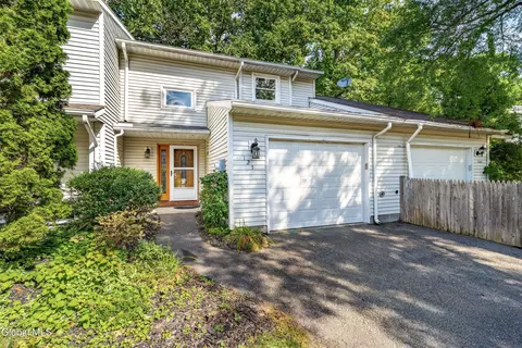 125 Tallow Wood Dr, Clifton Park, NY 12065