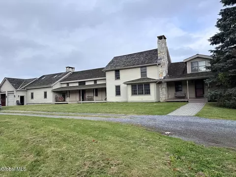 118 Middle Rd, Essex, NY 12936