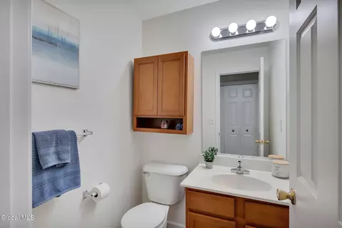 Bath - 18 Pointe West Dr # A, Clifton Park, NY 12065 photo 1 of 5