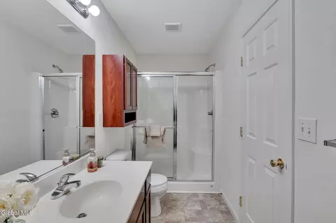 Bath - 18 Pointe West Dr # A, Clifton Park, NY 12065 photo 3 of 5