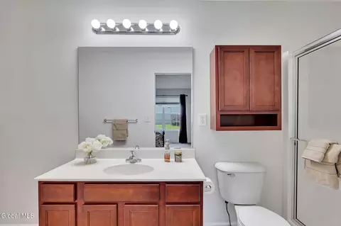 Bath - 18 Pointe West Dr # A, Clifton Park, NY 12065 photo 2 of 5