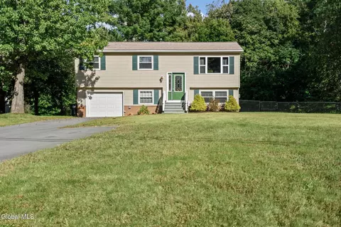 1 Dorsman Dr, Clifton Park, NY 12065