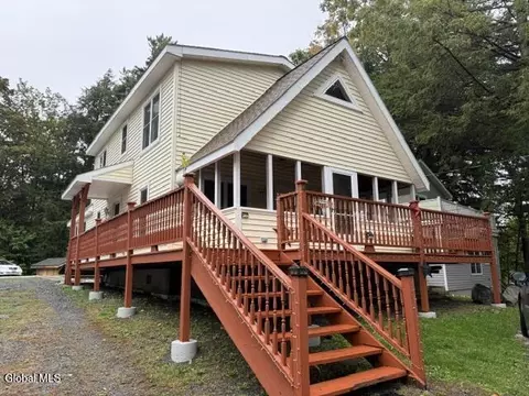 23 N Shore Rd, Petersburgh, NY 12138