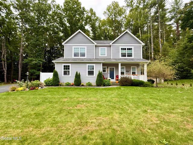 10 Ushu Ct, Gansevoort, NY 12831