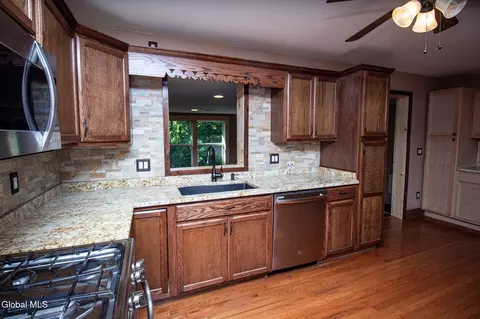 Kitchen - 32 Cinnamon Rdg, Keeseville, NY 12944 photo 3 of 3
