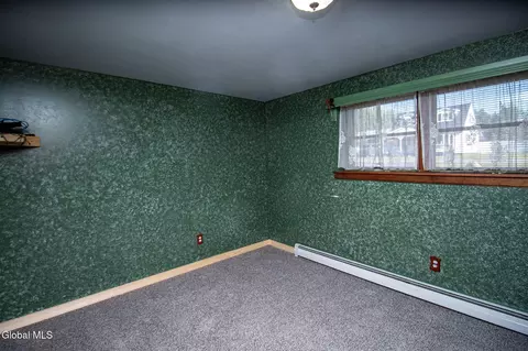 Bedroom - 32 Cinnamon Rdg, Keeseville, NY 12944 photo 6 of 7