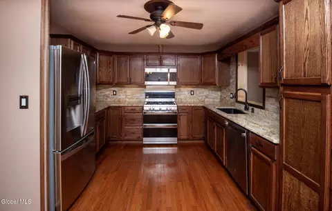 Kitchen - 32 Cinnamon Rdg, Keeseville, NY 12944 photo 1 of 3