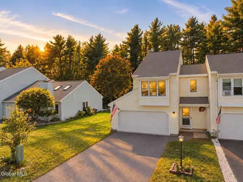 4 North Ct, Queensbury, NY 12804