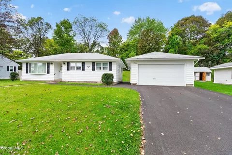 15 Louis St, Cohoes, NY 12047