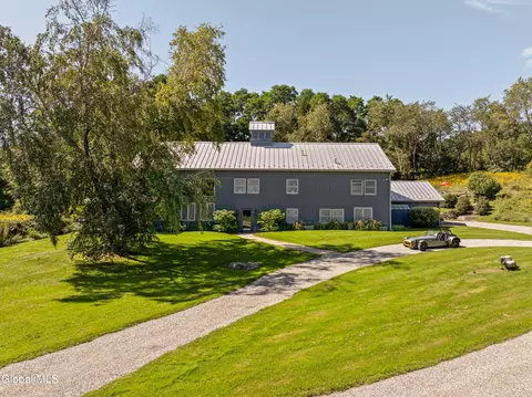 823 N Quaker Hill Rd, Pawling, NY 12564