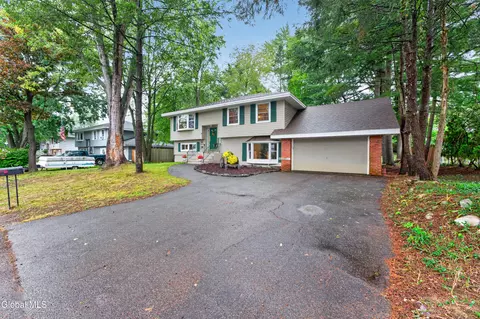 6 Morone Pl, Albany, NY 12205