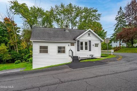 2 Monroe Ave, Latham, NY 12110