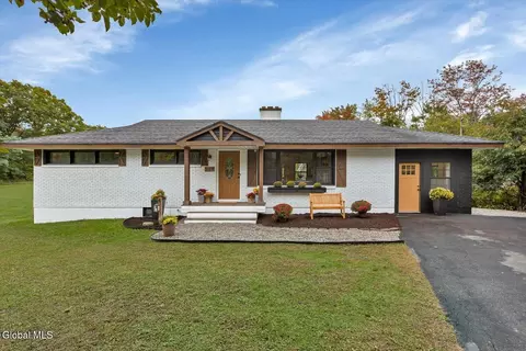 317 Closson Rd, Glenville, NY 12302