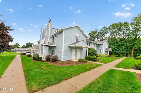 705 Cambridge Manor Dr, Scotia, NY 12302