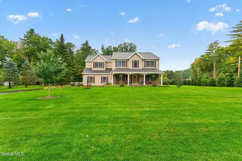 4 Quincy Ln, Queensbury, NY 12804