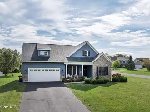 29 Trotter Rd, Selkirk, NY 12158