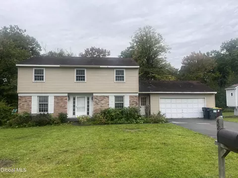 42 Heritage Pkwy, Glenville, NY 12302