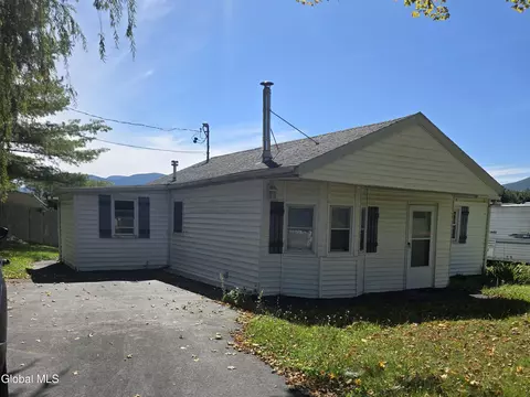 231 Stone Bridge Rd, Cornwallville, NY 12418