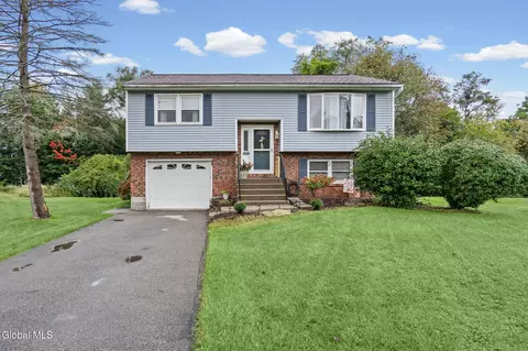 13 Andree Ct, Schenectady, NY 12309