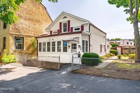522 1st Ave, Troy, NY 12182