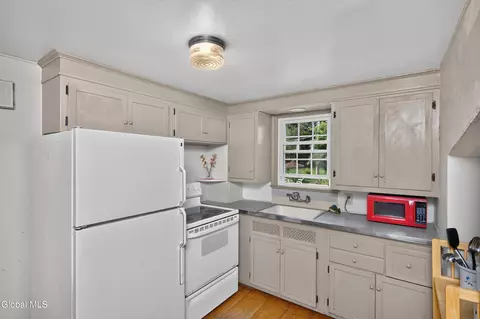 Kitchen - 51 Nathaniel Blvd, Delmar, NY 12054 photo 2 of 3