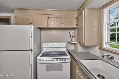 Kitchen - 51 Nathaniel Blvd, Delmar, NY 12054 photo 3 of 3