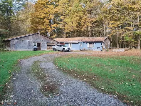 134 Bunker Hill Rd, Mayfield, NY 12117