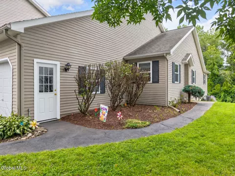 40 Brook St, Rensselaer, NY 12144