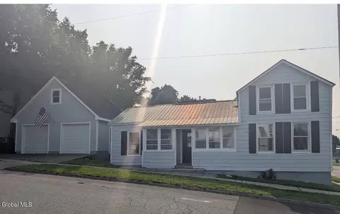 101 Glebe St, Johnstown, NY 12095