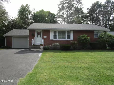 2952 Gibson St, Schenectady, NY 12304