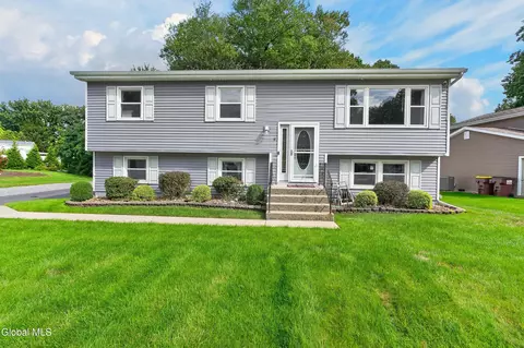 8 Westchester Dr, Albany, NY 12205