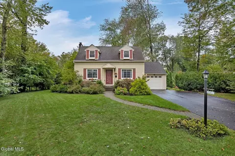 1920 Hexam Rd, Niskayuna, NY 12309