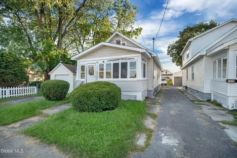 1632 Hawthorne St, Schenectady, NY 12303