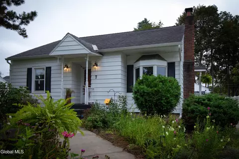 7 Spruce St, South Glens Falls, NY 12803