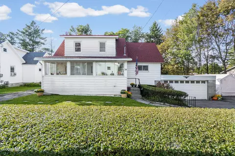 24 Glenwood Rd, Troy, NY 12180