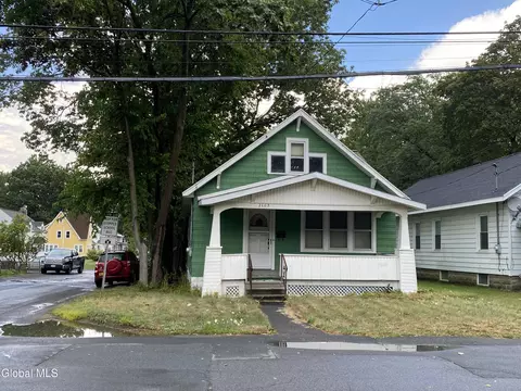 2103 Plum St, Niskayuna, NY 12309