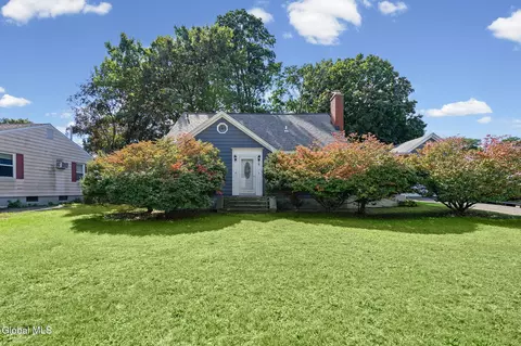 8 Knickerbocker Rd, Scotia, NY 12302