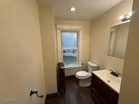 Bath - 71 Hollywood Ave, Albany, NY 12208 photo 2 of 3
