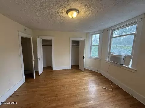 Bedroom - 71 Hollywood Ave, Albany, NY 12208 photo 3 of 4
