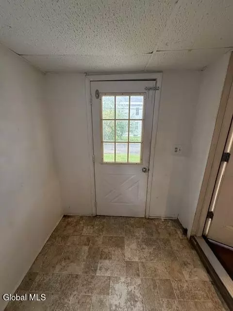 Entry Way - 71 Hollywood Ave, Albany, NY 12208 photo 3 of 3