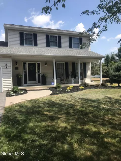 1533 Maplecrest Dr, Castleton On Hudson, NY 12033